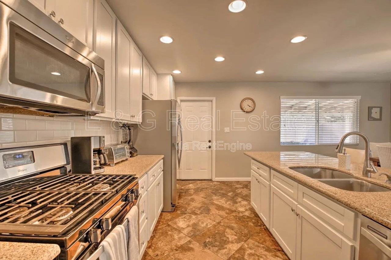 609 S Priest Dr - Photo 5 of 35