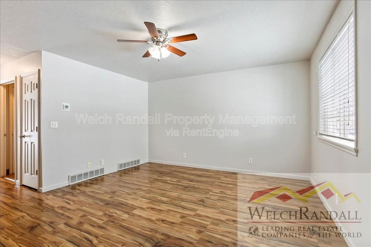 460 E 475 N - Photo 4 of 38