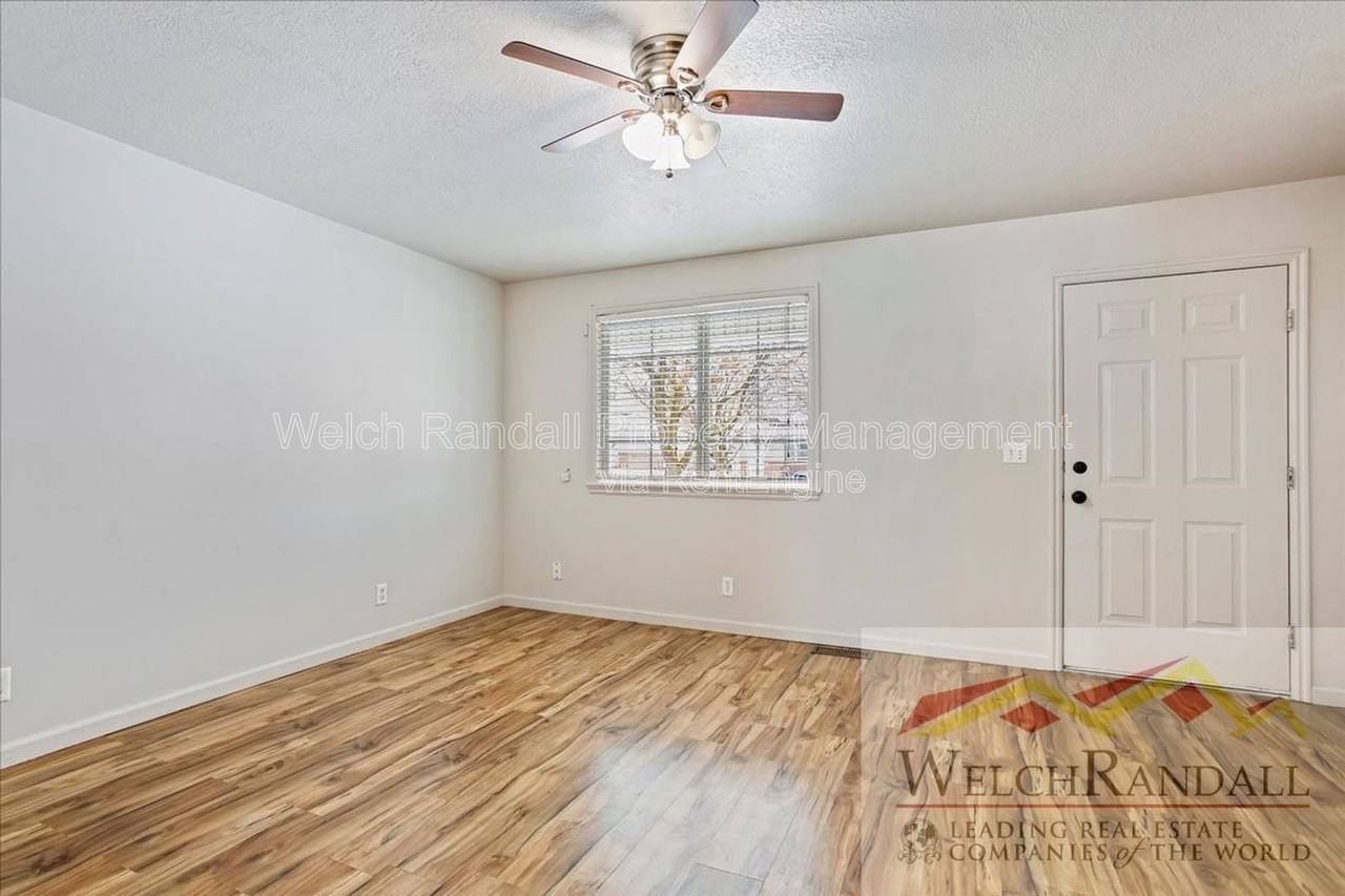 460 E 475 N - Photo 5 of 38