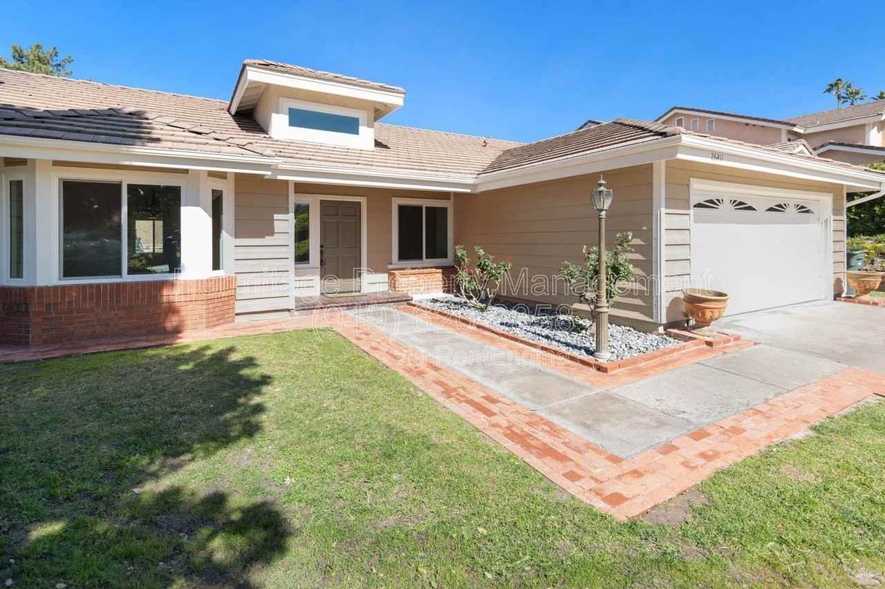 26411 Stratford - Photo 2 of 31