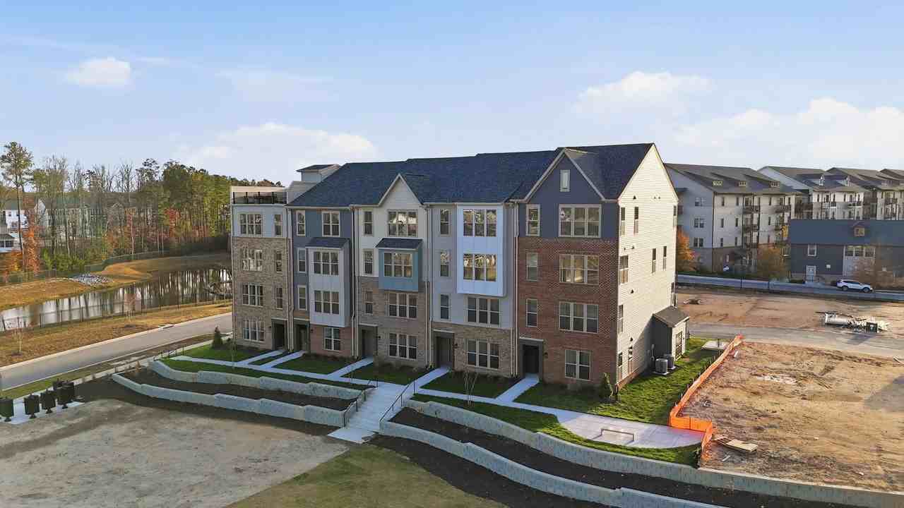 6911 Cosby Village Ter - Photo 3 of 23