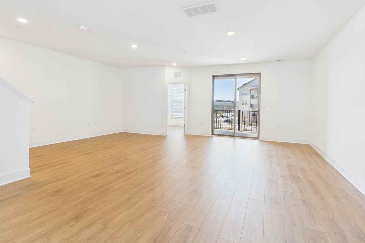 6911 Cosby Village Ter - Photo 4 of 23