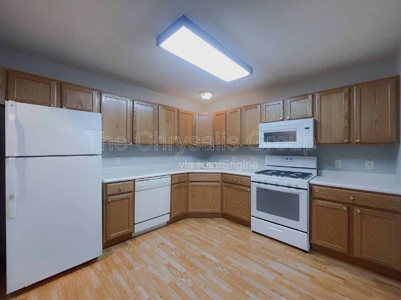 1441 Adams St - Photo 2 of 10