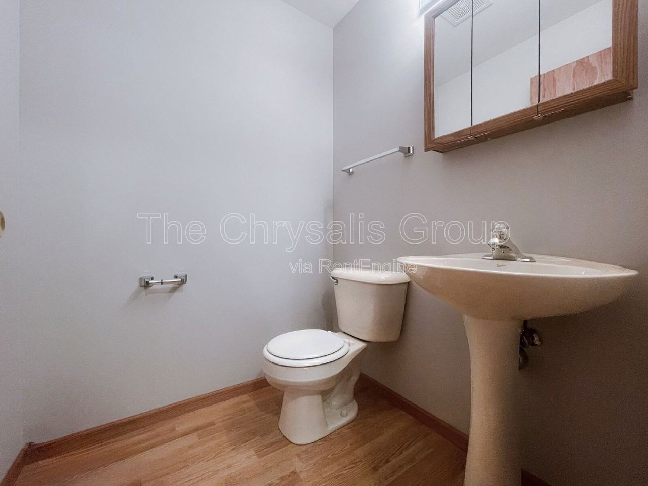 1441 Adams St - Photo 6 of 10