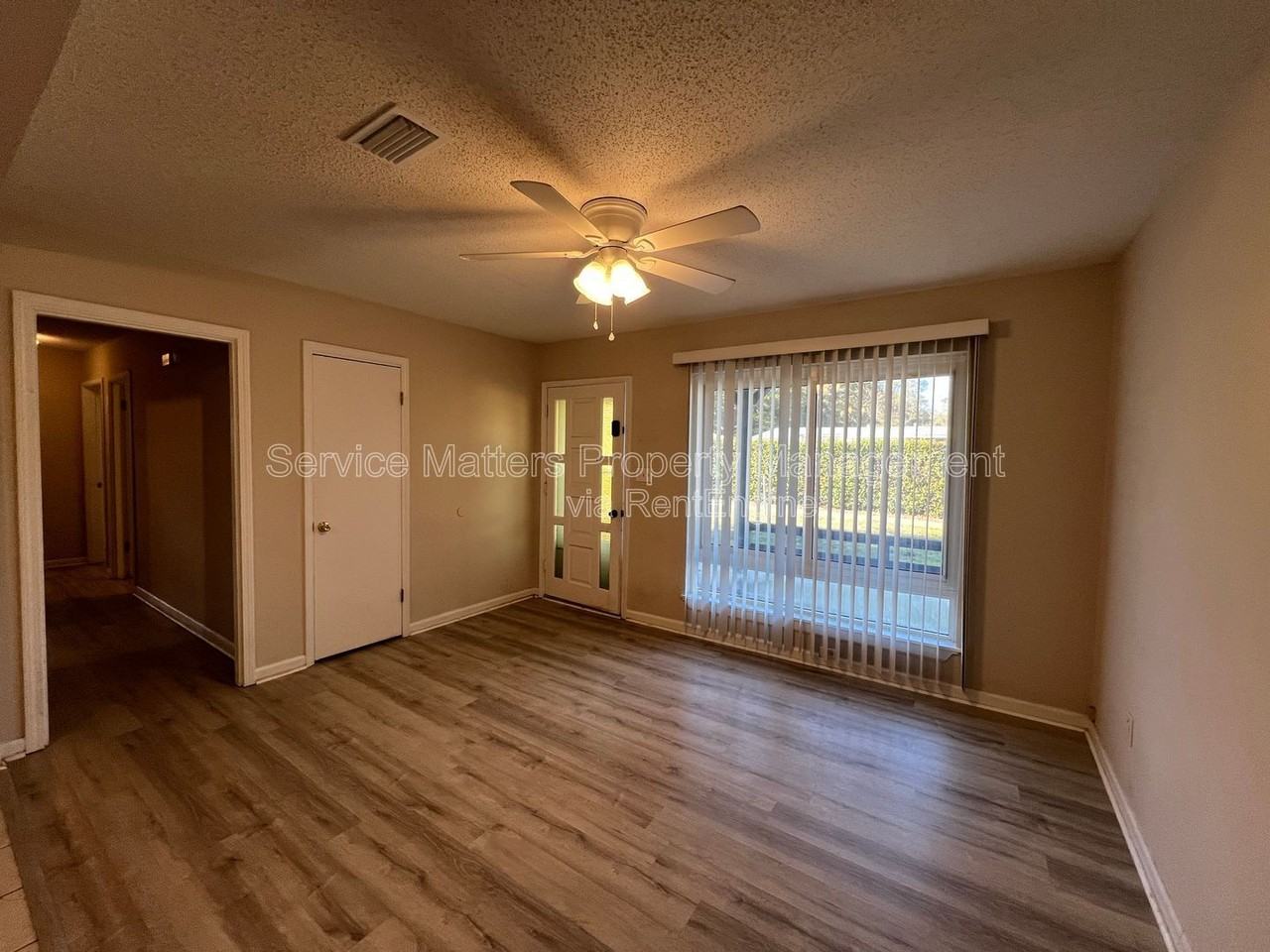 303 Newcastle Dr - Photo 4 of 36