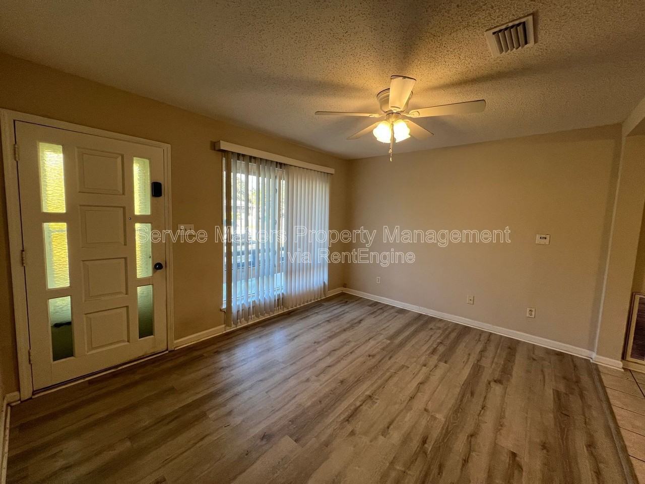 303 Newcastle Dr - Photo 5 of 36