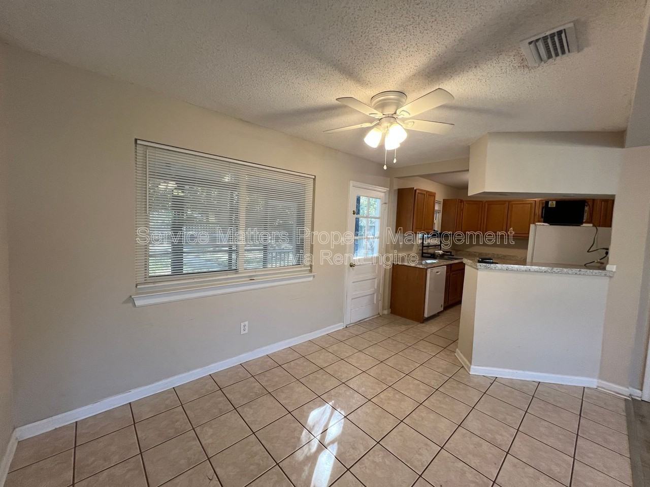 303 Newcastle Dr - Photo 7 of 36