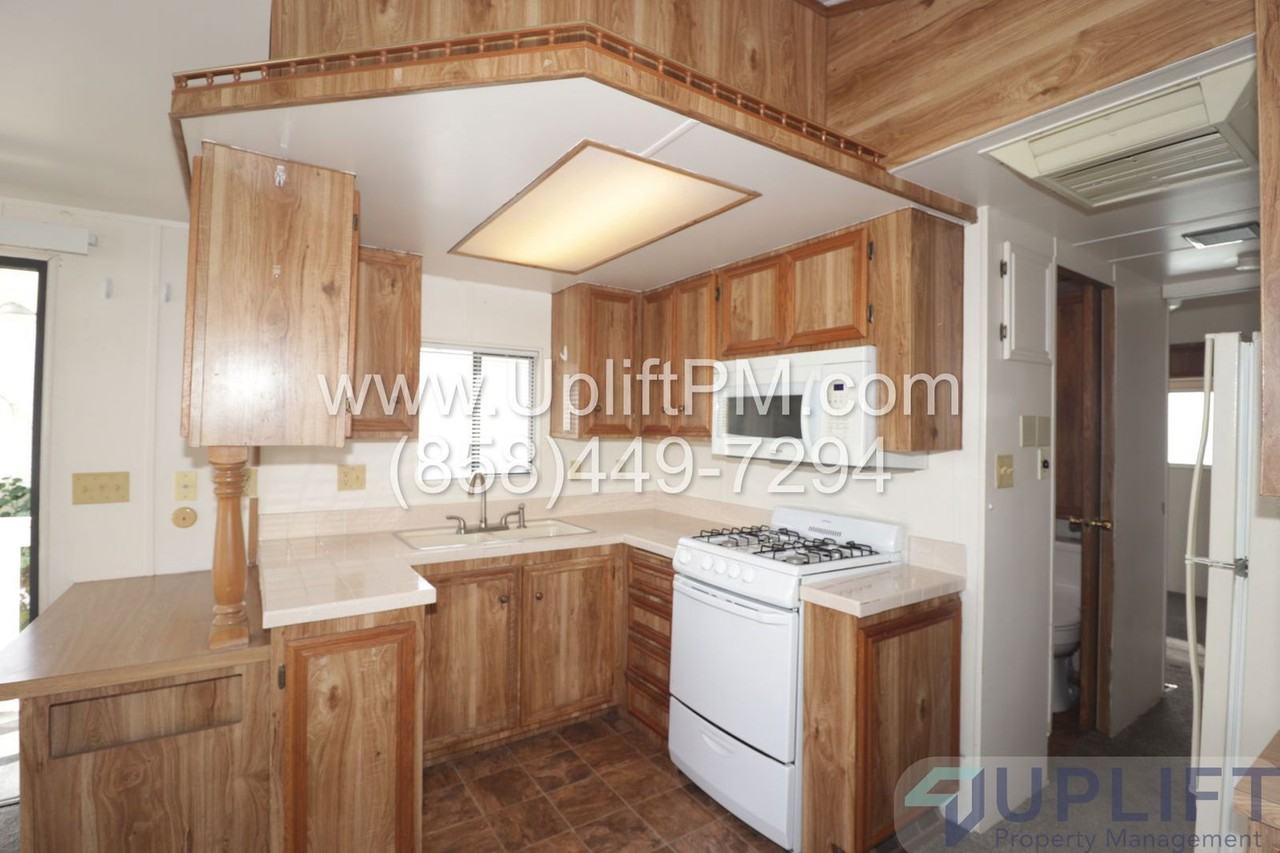 2030 Black Canyon Rd #11 - Photo 5 of 9