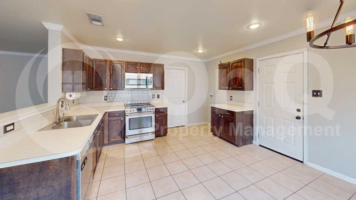 476 Eisenhower Ln - Photo 4 of 16