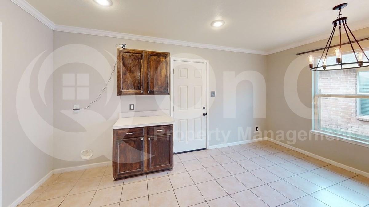 476 Eisenhower Ln - Photo 5 of 16