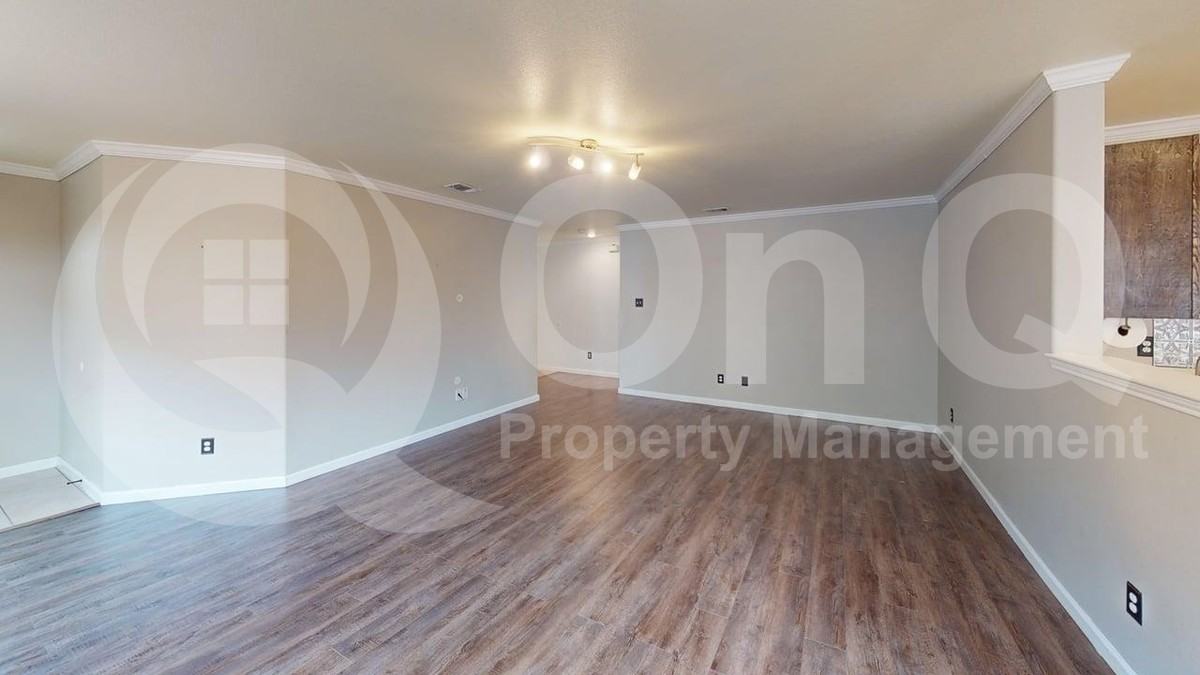 476 Eisenhower Ln - Photo 6 of 16