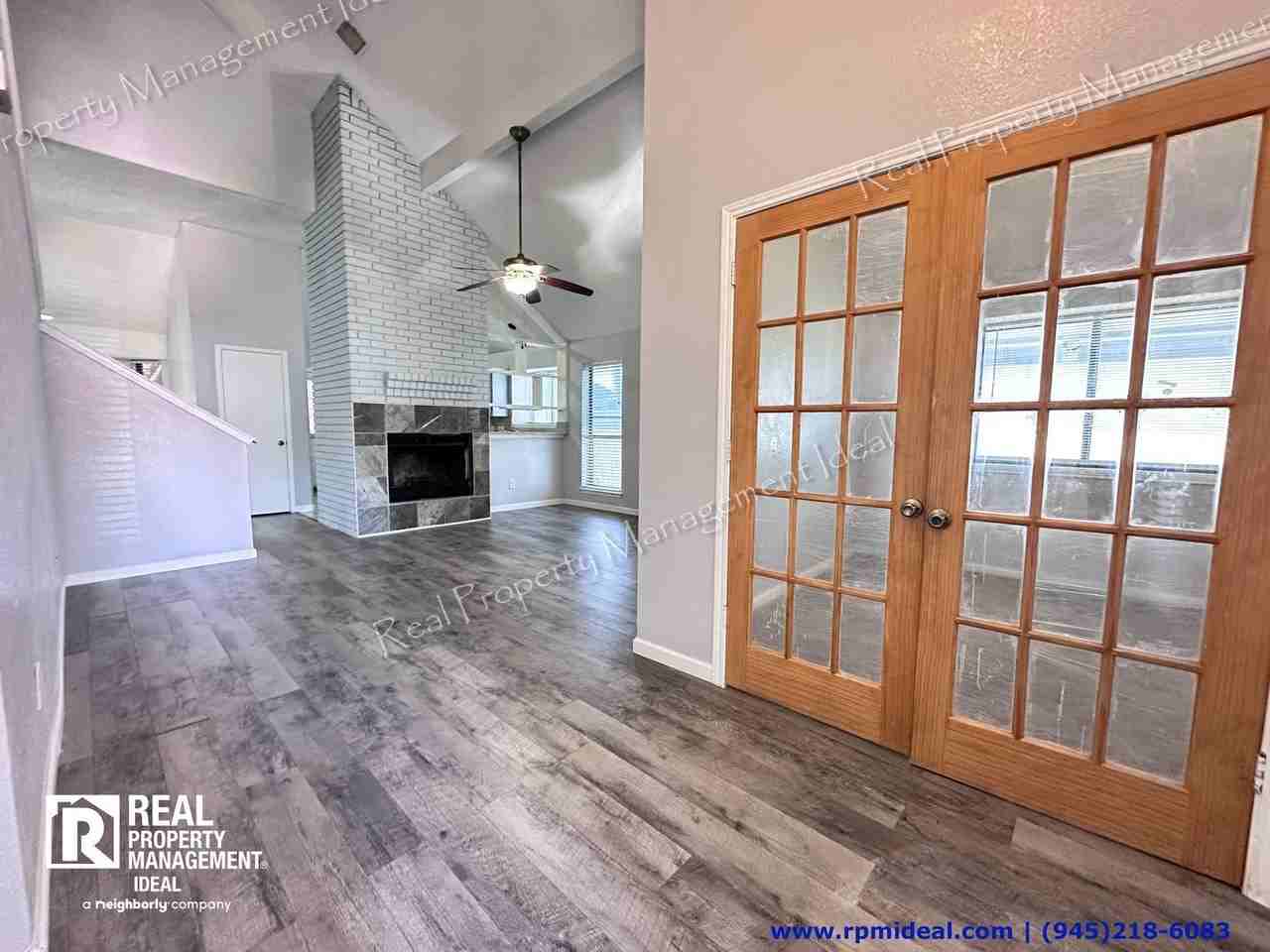 1422 Beckwith Dr - Photo 3 of 32