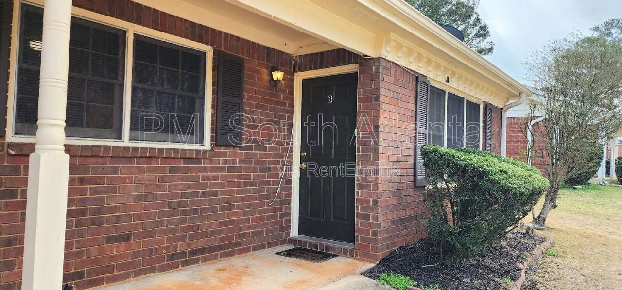 3441 Southgate Trl Se #B - Photo 2 of 25