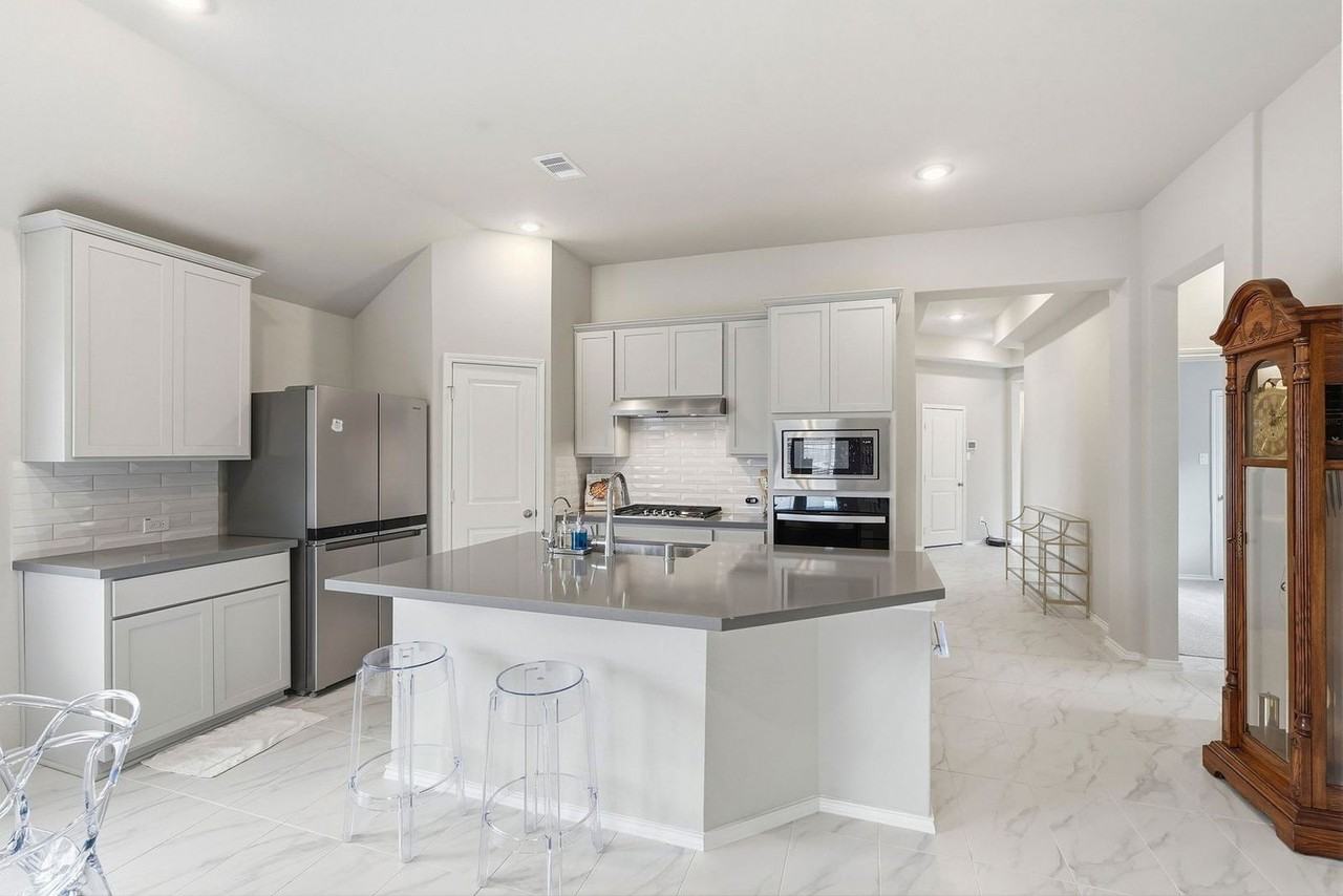 10526 Cabot Trl - Photo 4 of 24