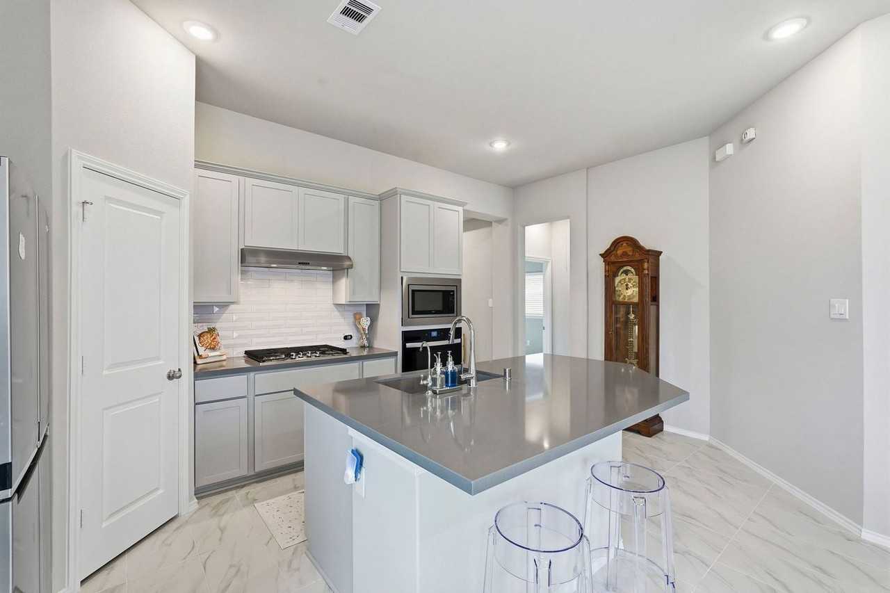 10526 Cabot Trl - Photo 5 of 24