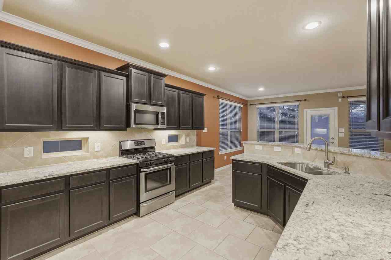 31743 Chapel Rock Ln - Photo 4 of 24