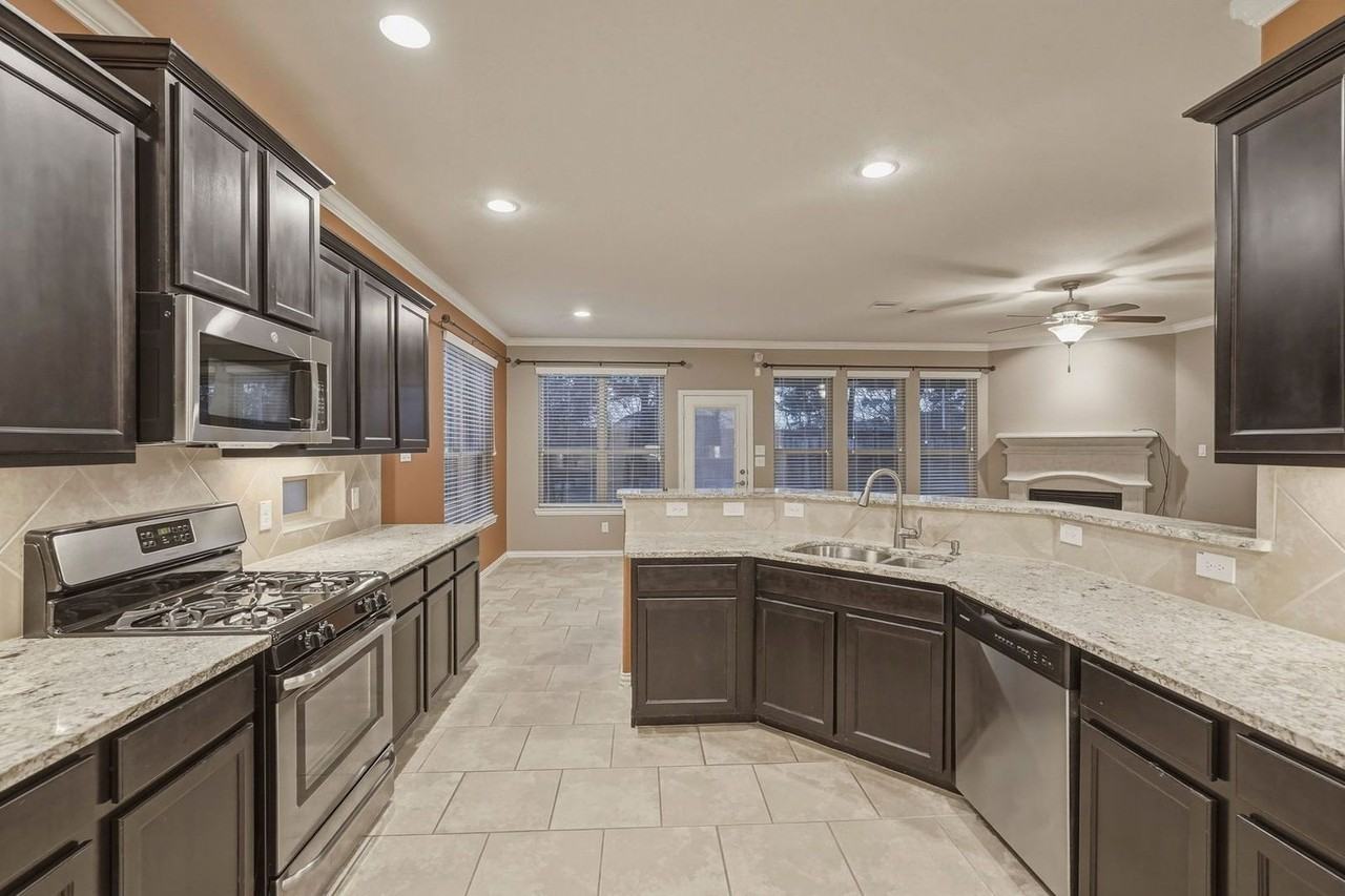 31743 Chapel Rock Ln - Photo 5 of 24