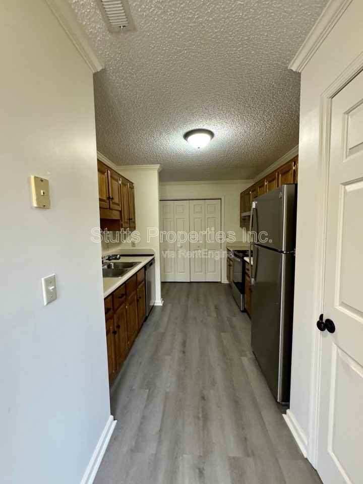 2424 Roberts Ln #L105 - Photo 3 of 11