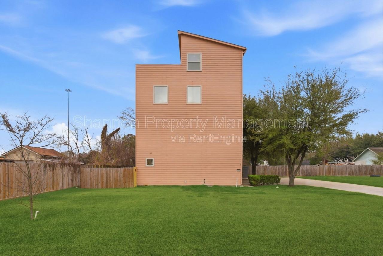 408 Eichwurzel Ln #D - Photo 4 of 47