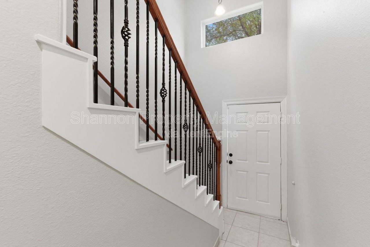 408 Eichwurzel Ln #D - Photo 7 of 47