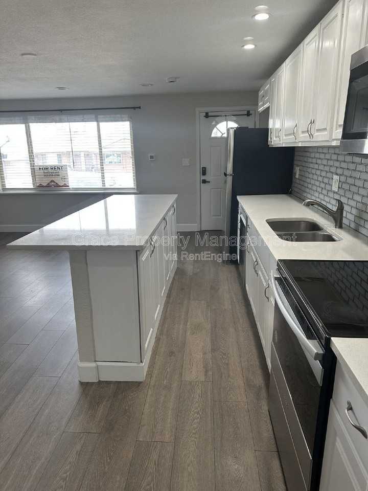 4665 W 6th Ave #16 - Photo 4 of 10