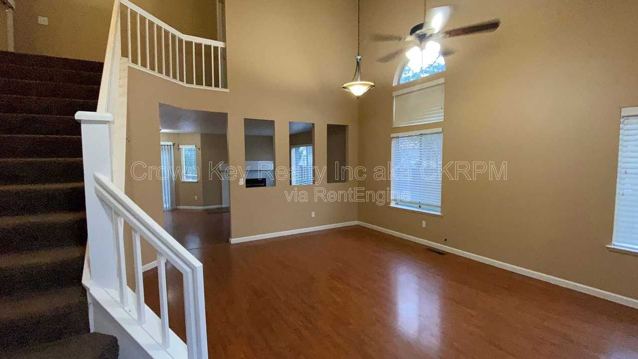 371 Jaeger St - Photo 2 of 24