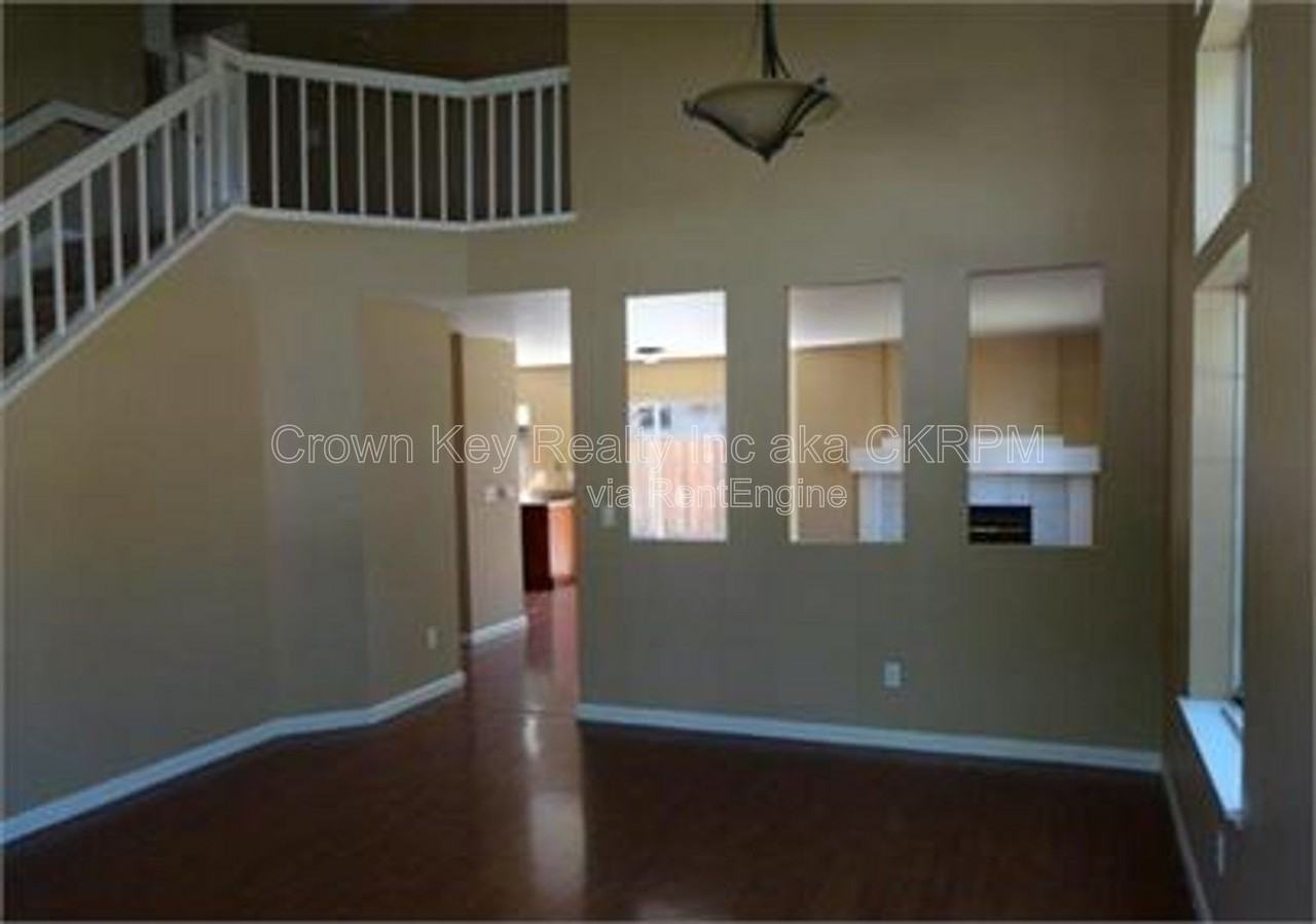 371 Jaeger St - Photo 4 of 24