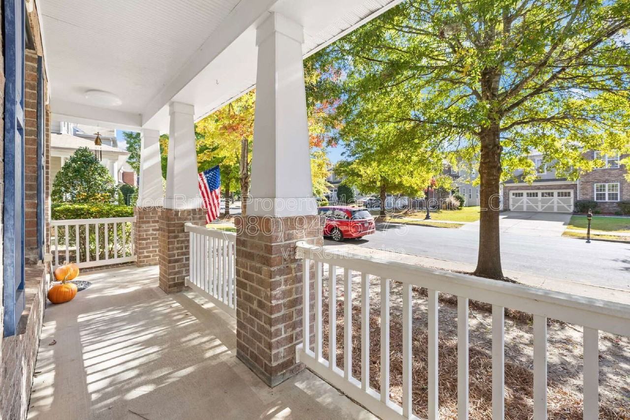 10411 Alvarado Way - Photo 4 of 39