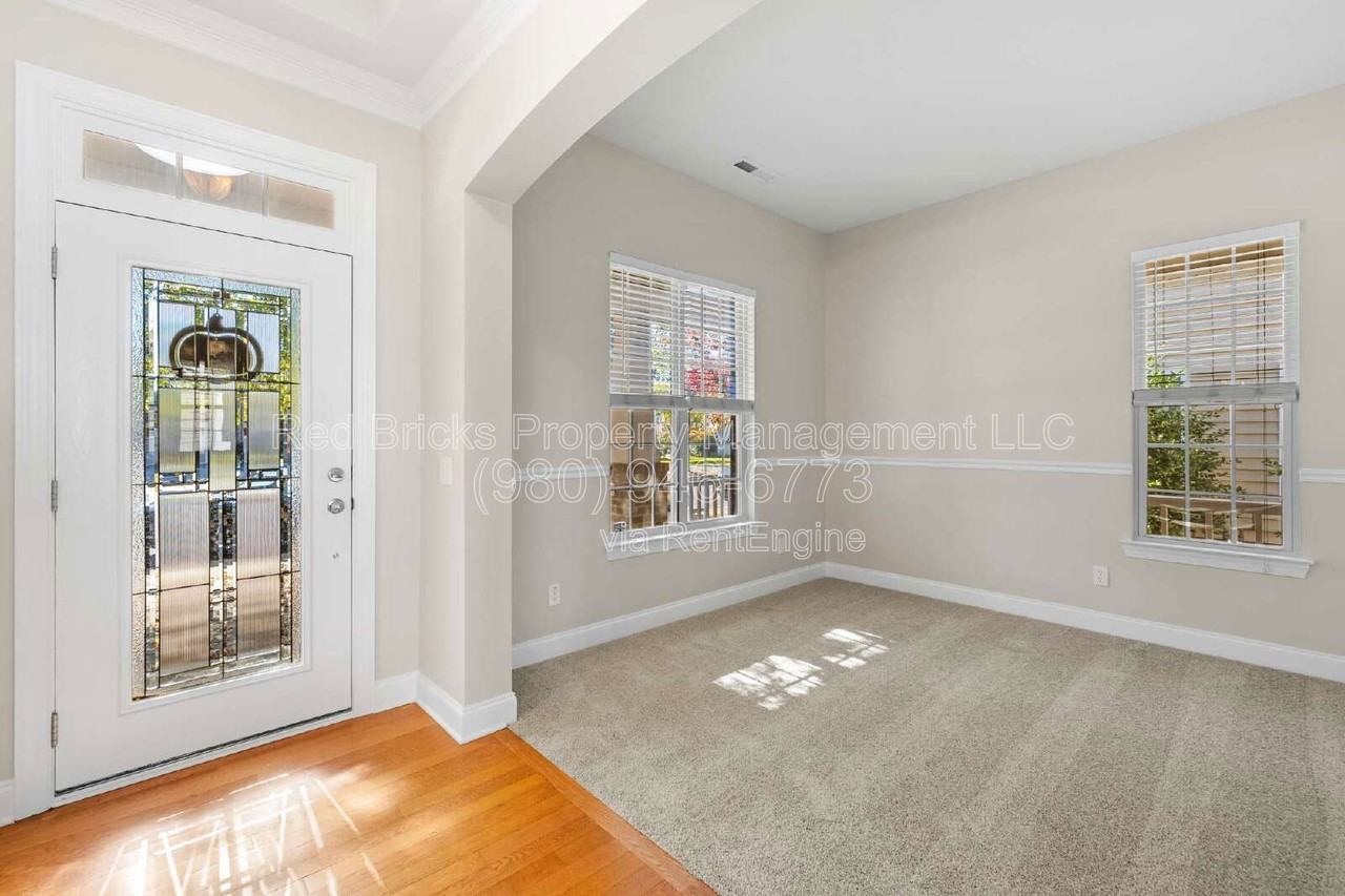 10411 Alvarado Way - Photo 6 of 39