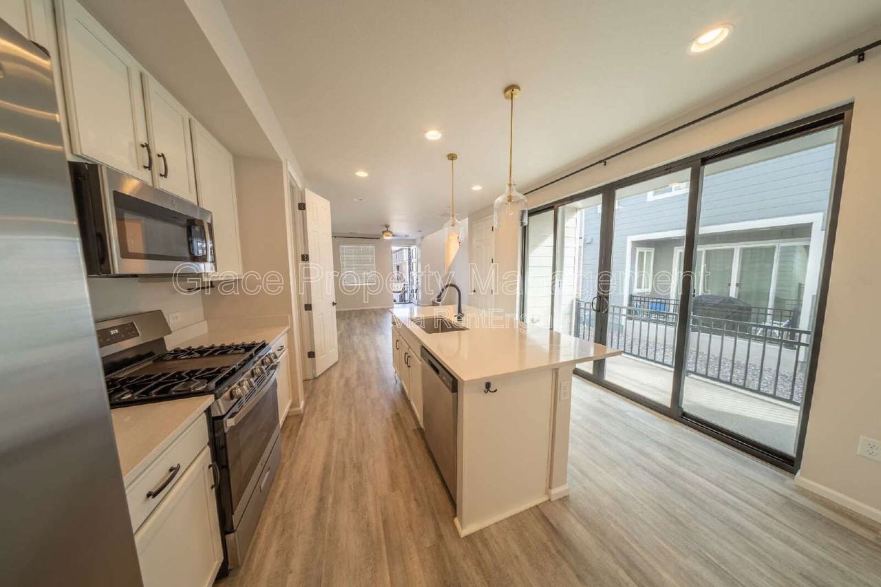 4125 Fultondale St - Photo 5 of 18