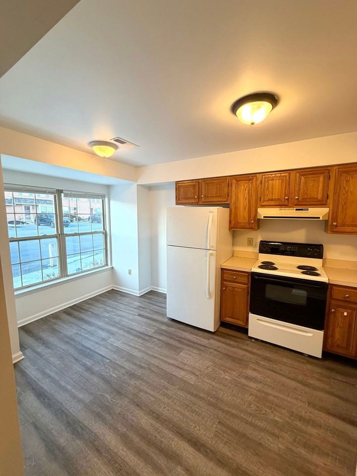 170 Federal Way - Photo 4 of 20