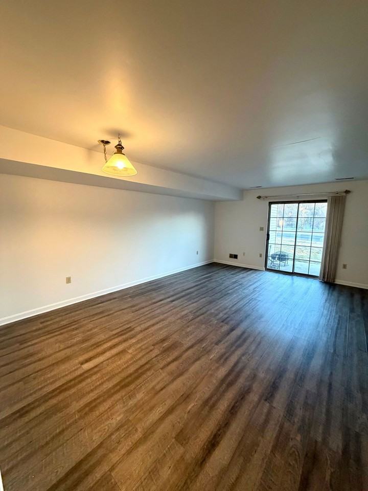 170 Federal Way - Photo 5 of 20