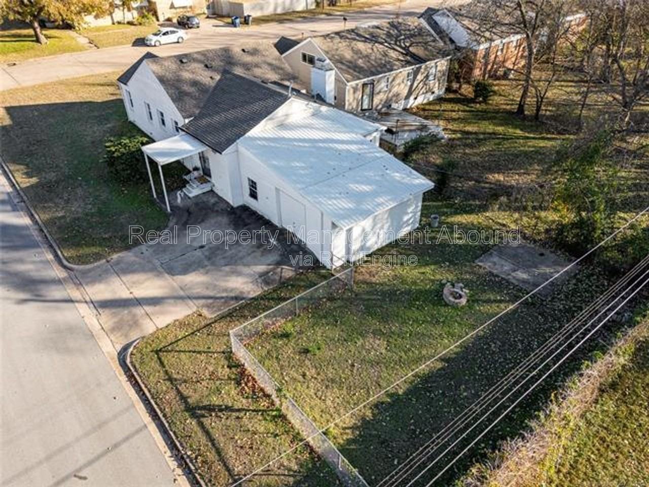 704 S Toledo Ave #E - Photo 4 of 18