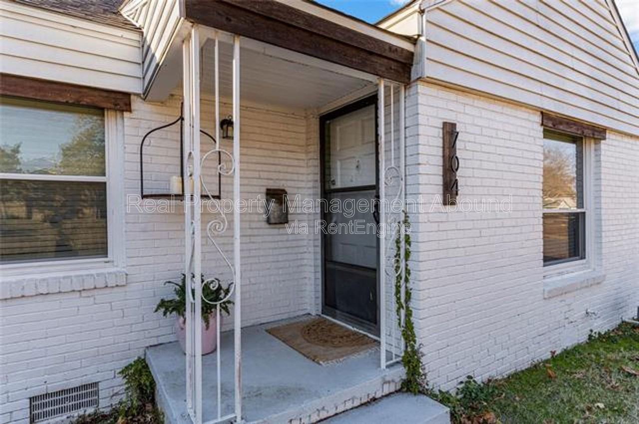 704 S Toledo Ave #E - Photo 7 of 18