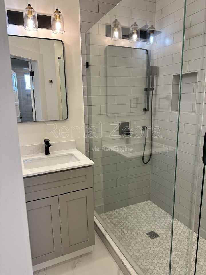 1192 Pacific Ave - Photo 4 of 31