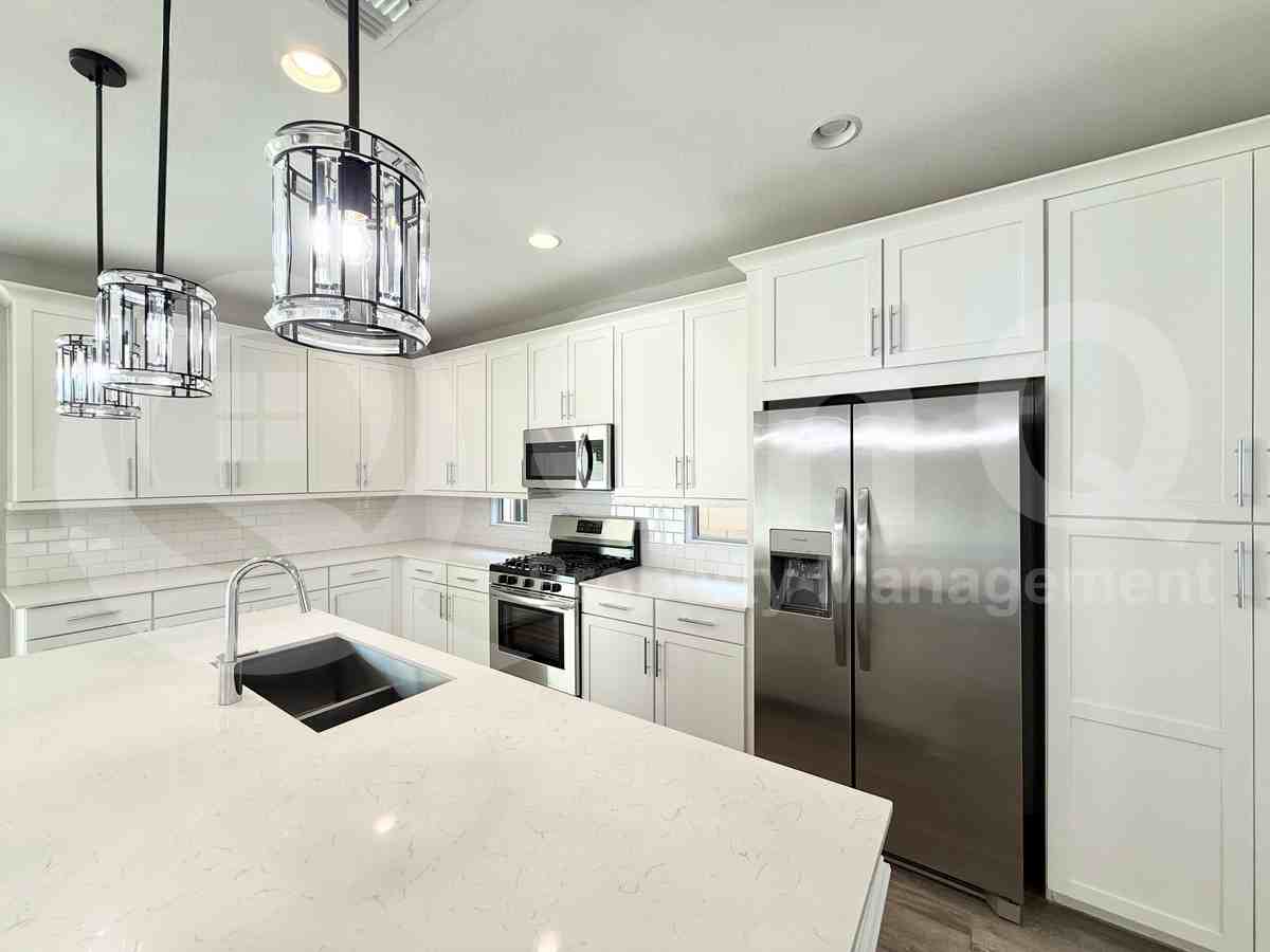 2233 E Meadowview Ct - Photo 4 of 21