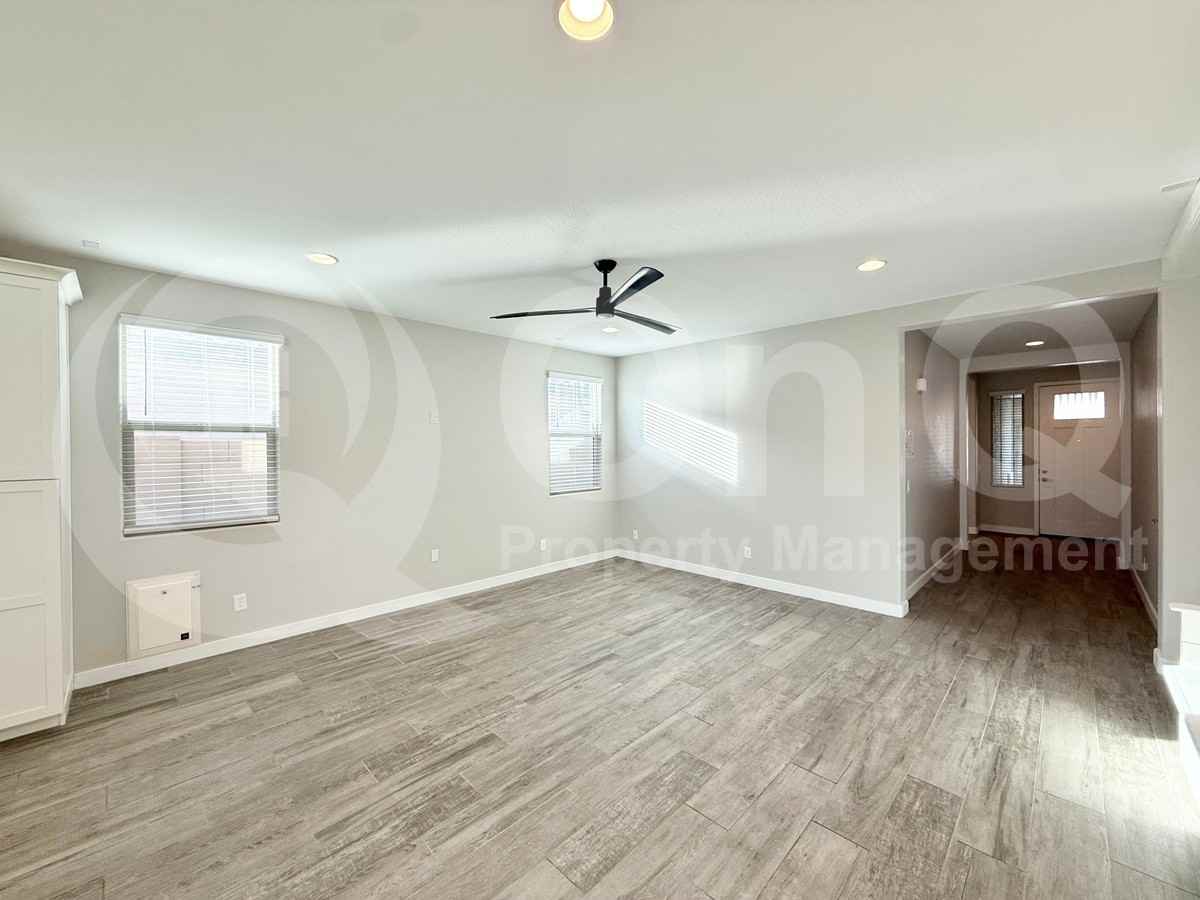 2233 E Meadowview Ct - Photo 6 of 21