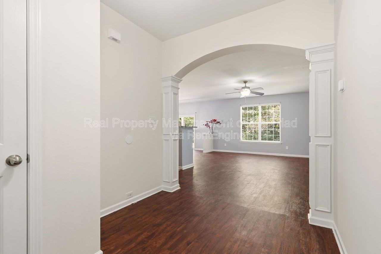 5472 Shirley Jean Ct - Photo 3 of 34