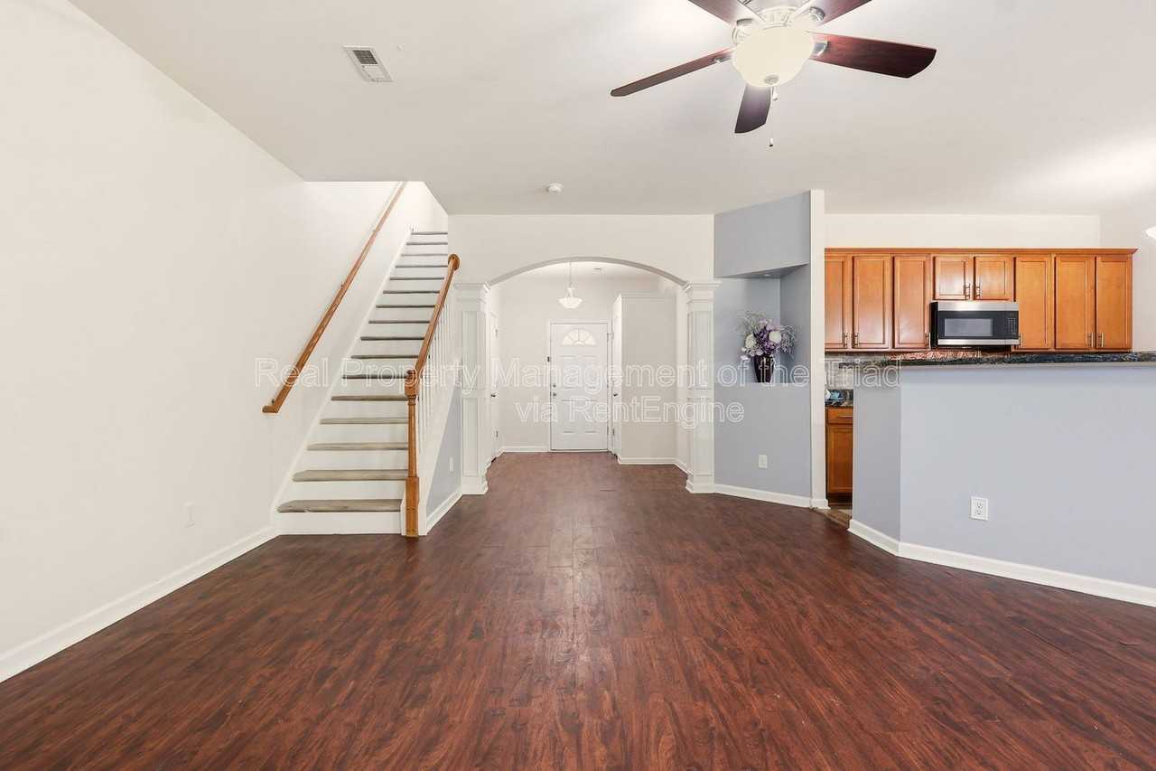 5472 Shirley Jean Ct - Photo 4 of 34