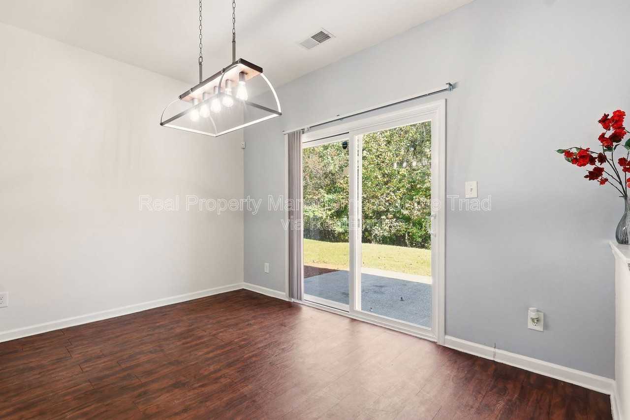 5472 Shirley Jean Ct - Photo 6 of 34