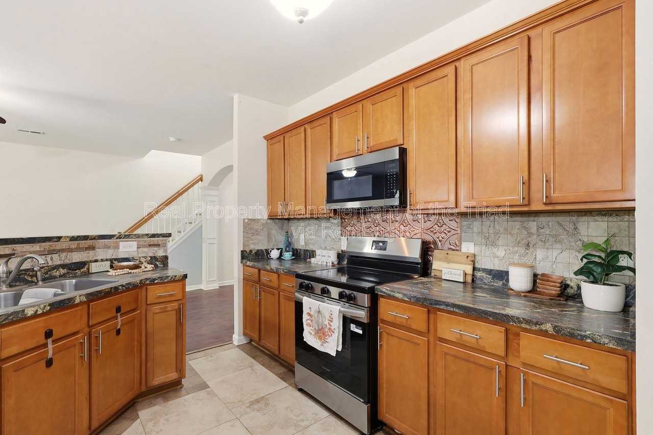 5472 Shirley Jean Ct - Photo 7 of 34