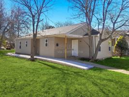 featured image of 2338 W Madison St