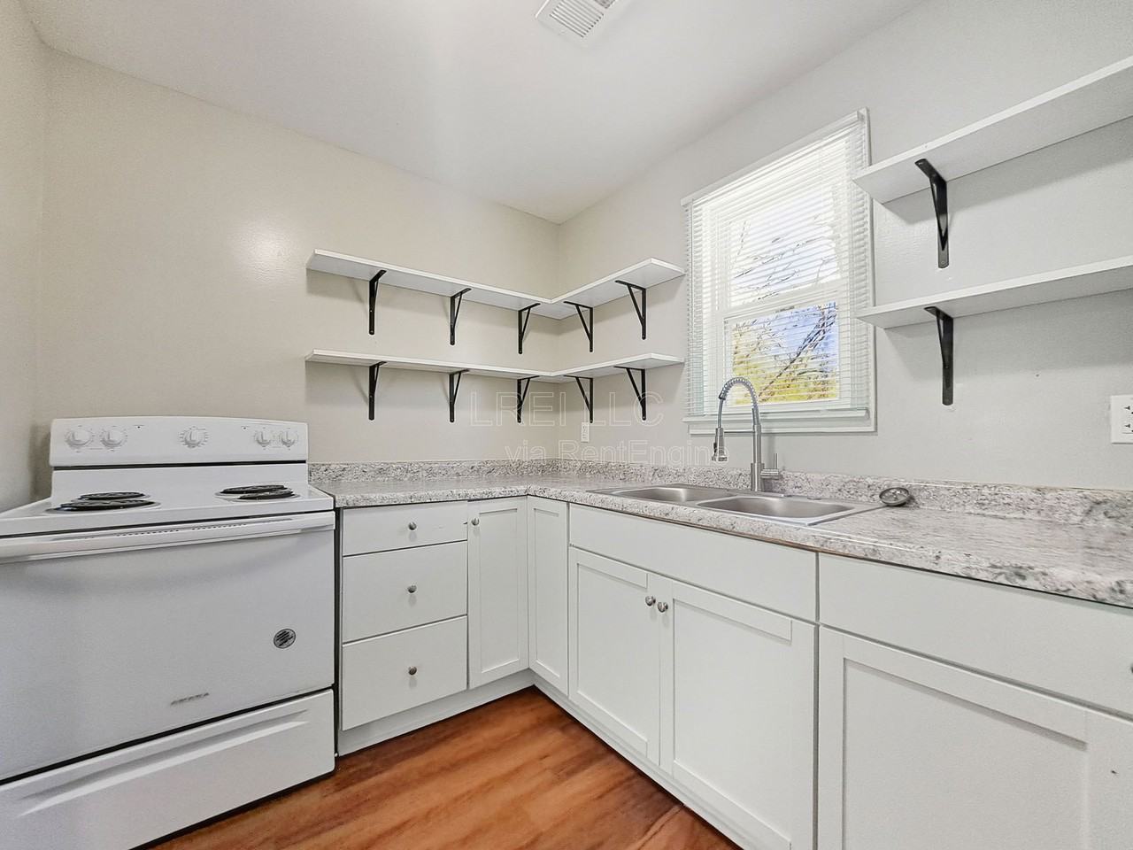 2338 W Madison St - Photo 3 of 14