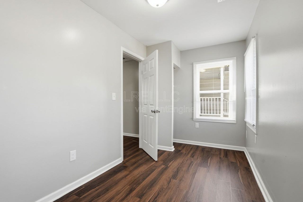 2338 W Madison St - Photo 5 of 14