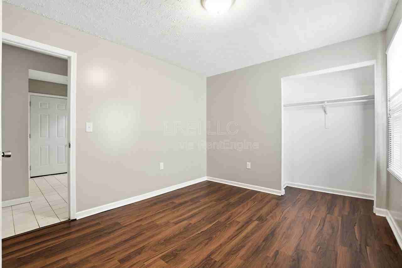 2338 W Madison St - Photo 6 of 14