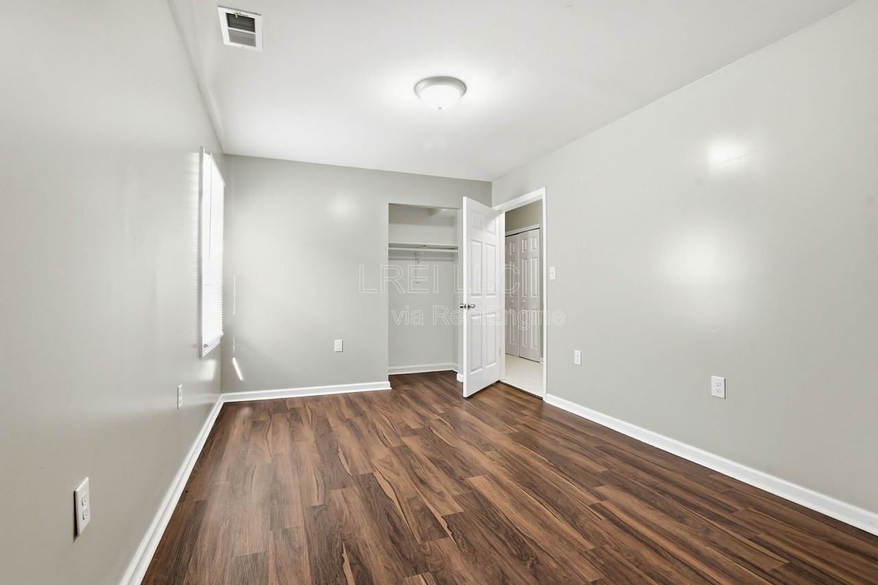 2338 W Madison St - Photo 7 of 14