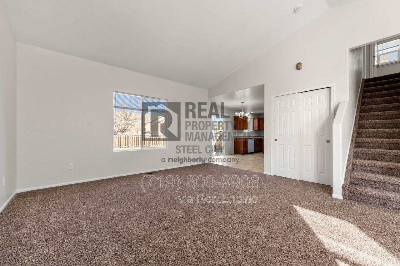 5085 Tabor Ln - Photo 7 of 33