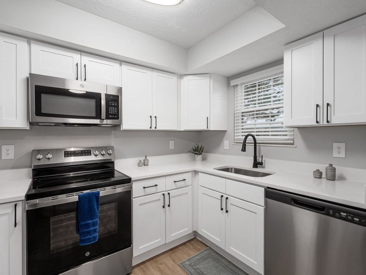 134 Blakeford Dr #134 - Photo 3 of 32