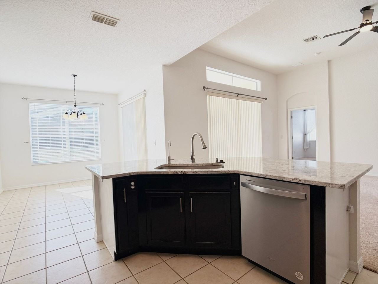 1131 N Hampton Dr - Photo 6 of 28