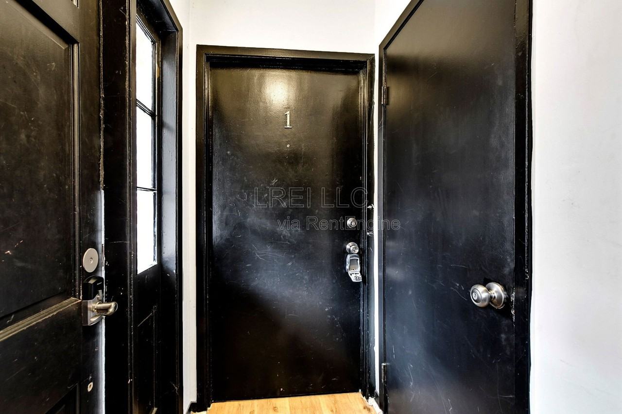 2425 Lindsay Ave #1 - Photo 2 of 15